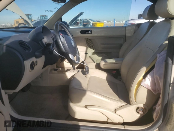 2008 Volkswagen Beetle SE with VIN 3VWRF31Y18M407648, listed as a Copart auction lot 86413934 with 131,242 mi miles and Salvage title. Bid and sale history available at DreamBid. Image 7.