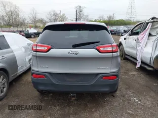 2016 Jeep Cherokee Sport with VIN 1C4PJMAB7GW276671, listed as a IAAI auction lot 42016498 with 201,410 mi miles. Bid and sale history available at carsss.com. Image 17.