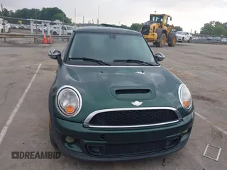 2013 MINI Hardtop S z VIN WMWSV3C50DT397035, wystawiony jako IAAI lot #42386524 z przebiegiem 145 465 mil mil oraz . Historia ofert i sprzedaży dostępna na DreamBid. Obrazek 6.