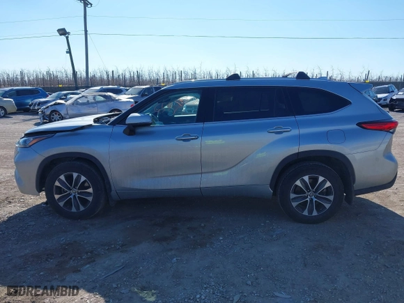 2020 Toyota Highlander XLE with VIN 5TDHZRBH4LS003176, listed as a IAAI auction lot 41696547 with 63,706 mi miles. Bid and sale history available at carsss.com. Image 14.