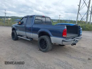 2004 Ford Super Duty F-250 XL with VIN 1FTNX21P04EA03269, listed as a IAAI auction lot 40376204 with 174,588 mi miles. Bid and sale history available at carsss.com. Image 3.