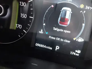 2018 Land Rover Range Rover Velar S z VIN SALYB2RX5JA722934, wystawiony jako IAAI lot #41620738 z przebiegiem 96 804 mil mil oraz . Historia ofert i sprzedaży dostępna na DreamBid. Obrazek 14.