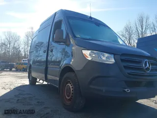 2019 Mercedes-Benz Sprinter Cargo Van with VIN WD4PF0CD5KP104611, listed as a IAAI auction lot 41256118 with 75,514 mi miles. Bid and sale history available at carsss.com. Image 1.