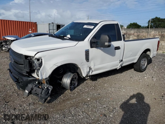 2017 Ford F-250 XL z VIN 1FTBF2A68HEB56355, wystawiony jako Copart lot #77892084 z przebiegiem 142 921 mil mil oraz Szkoda całkowita • Salvage title. Historia ofert i sprzedaży dostępna na DreamBid. Obrazek 1.