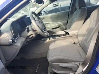 2024 Hyundai Elantra SE z VIN KMHLL4DG8RU668018, wystawiony jako Copart lot #85018574 z przebiegiem 18 993 mil mil oraz Szkoda całkowita • Salvage title. Historia ofert i sprzedaży dostępna na DreamBid. Obrazek 7.