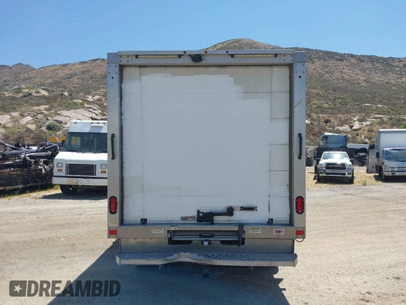 2018 Ford Transit с VIN 1FDBF8ZM3JKA71142, выставлен на аукционе IAAI как лот 42197360 с пробегом 90 124 миль миль и . История ставок и продаж доступна на DreamBid. Изображение 15.