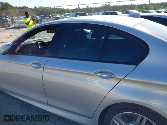 2015 BMW 5 Series 550i z VIN WBAKN9C54FD960961, wystawiony jako IAAI lot #42182554 z przebiegiem 73 234 mil mil oraz . Historia ofert i sprzedaży dostępna na DreamBid. Obrazek 14.