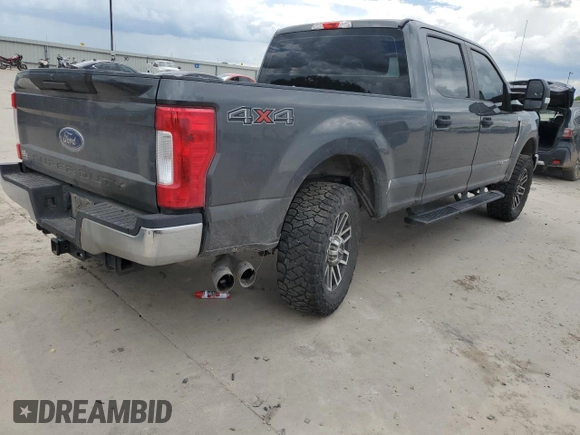 2018 Ford F-250 XL z VIN 1FT7W2BT6JEC77708, wystawiony jako Copart lot #56562595 z przebiegiem 141 567 mil mil oraz Szkoda całkowita • Salvage title. Historia ofert i sprzedaży dostępna na DreamBid. Obrazek 3.
