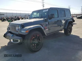 2024 Jeep Wrangler Sahara с VIN 1C4RJXP62RW228549, выставлен на аукционе Copart как лот 57480235 с пробегом 6 036 миль миль и Списание • Salvage title. История ставок и продаж доступна на DreamBid. Изображение 1.