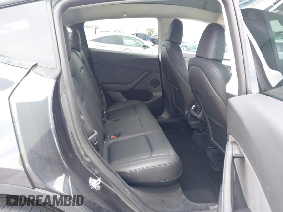 2024 Tesla Model Y z VIN 7SAYGDEDXRF032666, wystawiony jako IAAI lot #42373033 z przebiegiem 7 428 mil mil oraz . Historia ofert i sprzedaży dostępna na DreamBid. Obrazek 8.
