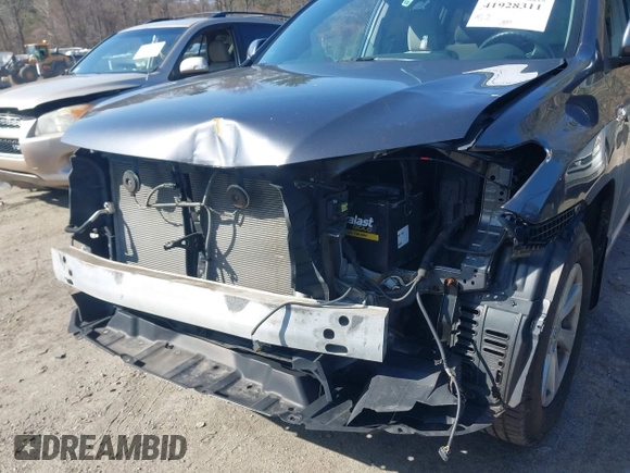 2012 Toyota Highlander with VIN 5TDBK3EH7CS166357, listed as a IAAI auction lot 41928311 with 112,146 mi miles and . Bid and sale history available at DreamBid. Image 6.