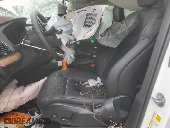2025 Volvo XC90 Plus with VIN YV4062PE6S1347855, listed as a Copart auction lot 46486525 with 1,696 mi miles and Salvage Title. Bid and sale history available at DreamBid. Image 7.