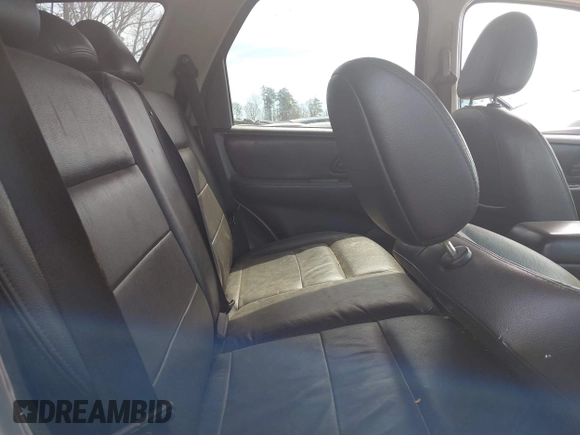 2007 Ford Escape Limited with VIN 1FMYU94147KC05541, listed as a IAAI auction lot 41783016 with 1 mi miles. Bid and sale history available at carsss.com. Image 8.