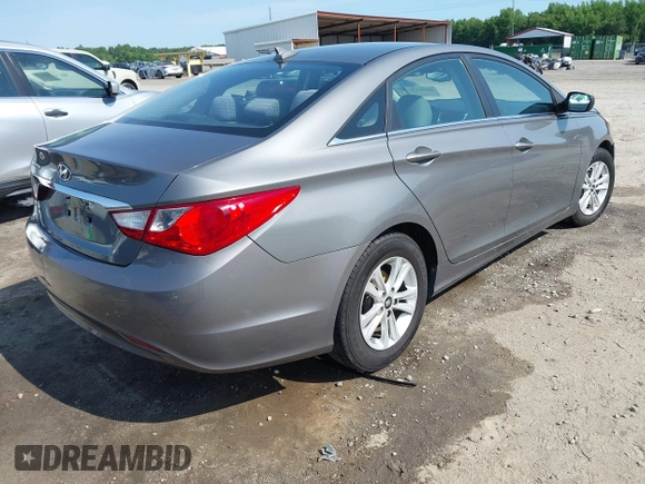 2013 Hyundai Sonata GLS z VIN 5NPEB4AC1DH700618, wystawiony jako IAAI lot #42306434 z przebiegiem 161 094 mil mil oraz . Historia ofert i sprzedaży dostępna na DreamBid. Obrazek 4.