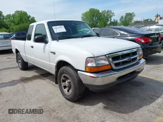 2000 Ford Ranger XL with VIN 1FTYR14V9YPA89591, listed as a IAAI auction lot 42139925 with 63,304 mi miles. Bid and sale history available at carsss.com. Image 1.