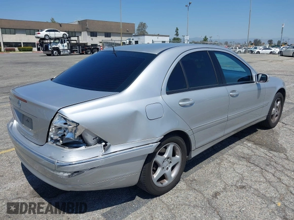 2001 Mercedes-Benz C 230/260/280/320 with VIN WDBRF61J41F104908, listed as a IAAI auction lot 42003924 with Not Provided miles and . Bid and sale history available at DreamBid. Image 4.