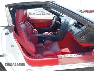 1990 Chevrolet Corvette z VIN 1G1YY3384L5108491, wystawiony jako IAAI lot #42566008 z przebiegiem 133 568 mil mil oraz . Historia ofert i sprzedaży dostępna na DreamBid. Obrazek 5.