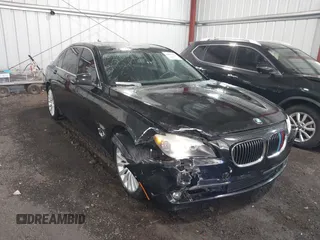 2011 BMW 7 Series 750Li xDrive z VIN WBAKC8C58BC433036, wystawiony jako IAAI lot #42055403 z przebiegiem 92 807 mil mil oraz . Historia ofert i sprzedaży dostępna na DreamBid. Obrazek 6.