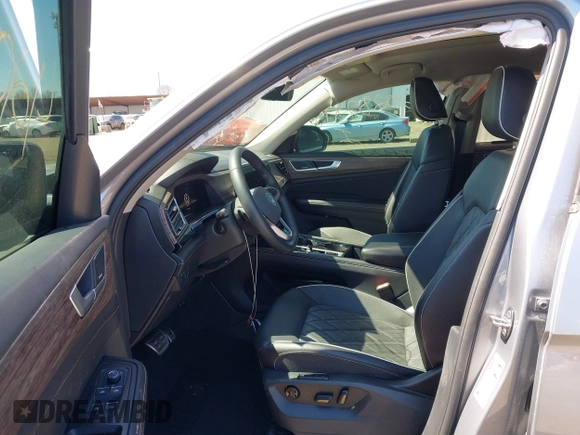 2024 Volkswagen Atlas SEL Premium R-Line z VIN 1V2FR2CA2RC551914, wystawiony jako IAAI lot #42028289 z przebiegiem 16 240 mil mil oraz . Historia ofert i sprzedaży dostępna na DreamBid. Obrazek 5.