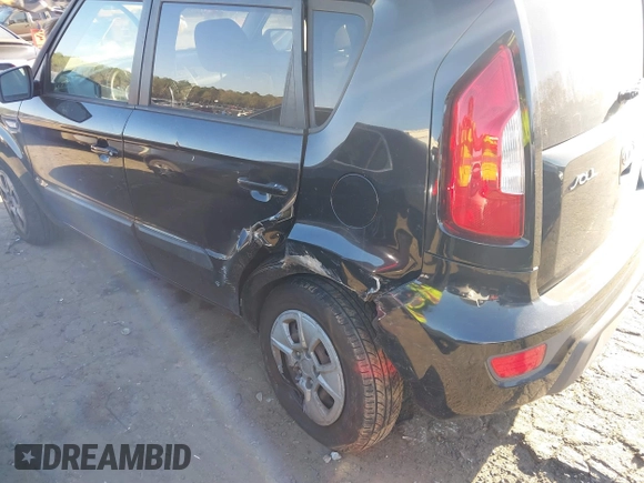 2012 Kia Soul with VIN KNDJT2A5XC7477841, listed as a IAAI auction lot 41882250 with 175,236 mi miles. Bid and sale history available at carsss.com. Image 6.