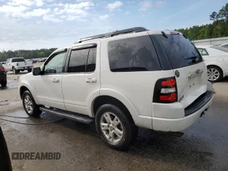 2010 Ford Explorer XLT z VIN 1FMEU6DE2AUA60922, wystawiony jako Copart lot #53332555 z przebiegiem 239 061 mil mil oraz Szkoda całkowita • Salvage title. Historia ofert i sprzedaży dostępna na DreamBid. Obrazek 2.