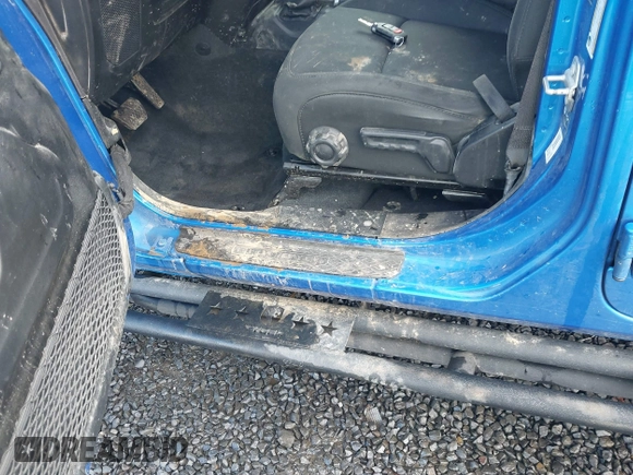 2022 Jeep Gladiator Willys z VIN 1C6JJTAM4NL130350, wystawiony jako IAAI lot #41964484 z przebiegiem Nie podano mil oraz . Historia ofert i sprzedaży dostępna na DreamBid. Obrazek 6.