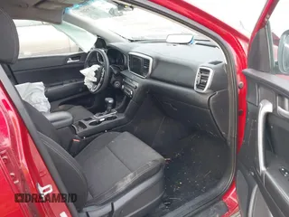 2020 Kia Sportage LX z VIN KNDPMCAC0L7697209, wystawiony jako IAAI lot #41795208 z przebiegiem 129 188 mil mil oraz . Historia ofert i sprzedaży dostępna na DreamBid. Obrazek 5.