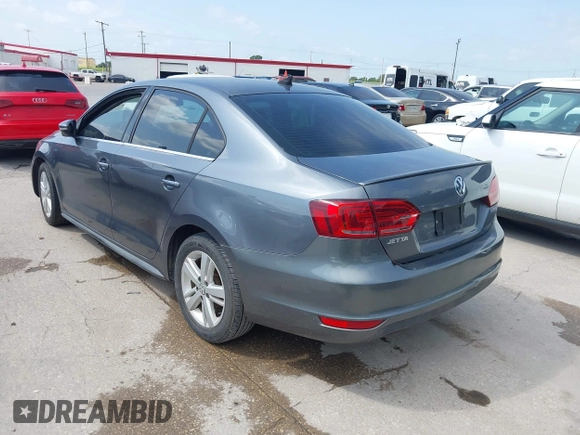 2013 Volkswagen Jetta Hybrid SE с VIN 3VW637AJ5DM263330, выставлен на аукционе IAAI как лот 42540756 с пробегом 109 164 миль миль и . История ставок и продаж доступна на DreamBid. Изображение 3.