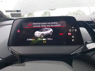 2023 Volkswagen ID.4 S z VIN 1V25MPE82PC026625, wystawiony jako IAAI lot #42256114 z przebiegiem 37 084 mil mil oraz . Historia ofert i sprzedaży dostępna na DreamBid. Obrazek 7.