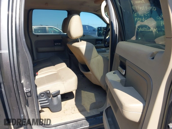 2007 Ford F-150 XLT z VIN 1FTPW12V57KA89042, wystawiony jako IAAI lot #42537434 z przebiegiem 231 684 mil mil oraz . Historia ofert i sprzedaży dostępna na DreamBid. Obrazek 8.