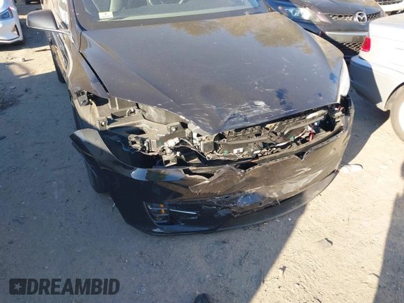2016 Tesla Model X 70D z VIN 5YJXCAE21GF008724, wystawiony jako IAAI lot #41254897 z przebiegiem 56 140 mil mil oraz . Historia ofert i sprzedaży dostępna na DreamBid. Obrazek 6.
