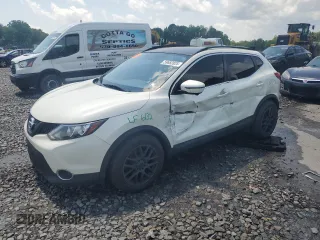 2017 Nissan Rogue SV with VIN JN1BJ1CR6HW106776, listed as a Copart auction lot 59682825 with 106,195 mi miles and Salvage title. Bid and sale history available at DreamBid. Image 1.