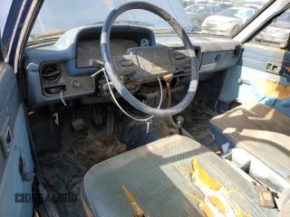 1983 Toyota Pickup z VIN JT4RN48D0D0062446, wystawiony jako Copart lot #59037805 z przebiegiem 157 999 mil mil oraz Czysty tytuł • Clean title. Historia ofert i sprzedaży dostępna na DreamBid. Obrazek 8.