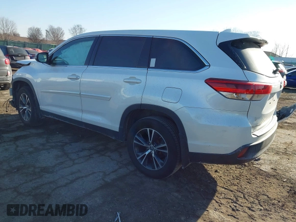 2019 Toyota Highlander LE z VIN 5TDBZRFH7KS964417, wystawiony jako IAAI lot #41443114 z przebiegiem 130 001 mil mil oraz . Historia ofert i sprzedaży dostępna na DreamBid. Obrazek 3.