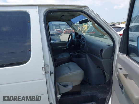 2008 Ford Econoline Cargo Commercial z VIN 1FTNE14W98DA34986, wystawiony jako IAAI lot #42216226 z przebiegiem 310 474 mil mil oraz . Historia ofert i sprzedaży dostępna na DreamBid. Obrazek 5.