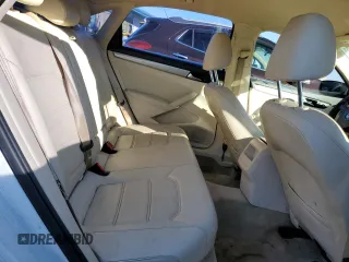 2014 Volkswagen Passat Wolfsburg Edition z VIN 1VWAT7A31EC022556, wystawiony jako Copart lot #85872424 z przebiegiem 138 363 mil mil oraz Czysty tytuł • Clean title. Historia ofert i sprzedaży dostępna na DreamBid. Obrazek 10.
