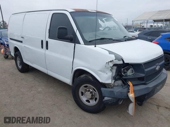 2007 Chevrolet Express Cargo Van with VIN 1GCGG25V471101377, listed as a IAAI auction lot 42105592 with 191,503 mi miles. Bid and sale history available at carsss.com. Image 1.