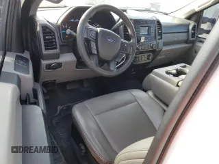 2017 Ford F-250 XL z VIN 1FTBF2A68HEB56355, wystawiony jako Copart lot #77892084 z przebiegiem 142 921 mil mil oraz Szkoda całkowita • Salvage title. Historia ofert i sprzedaży dostępna na DreamBid. Obrazek 8.