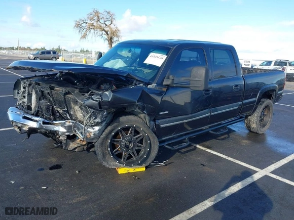 2003 Chevrolet Silverado 2500HD LS with VIN 1GCHK23193F225757, listed as a IAAI auction lot 41523124 with 281,755 mi miles. Bid and sale history available at carsss.com. Image 2.
