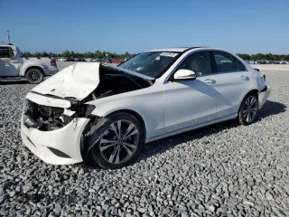 2019 Mercedes-Benz C 300 z VIN 55SWF8DB5KU310263, wystawiony jako Copart lot #55048625 z przebiegiem 51 536 mil mil oraz Nie do naprawy. Historia ofert i sprzedaży dostępna na DreamBid. Obrazek 1.