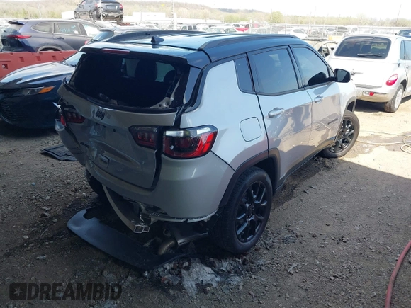 2024 Jeep Compass Latitude with VIN 3C4NJDBN4RT170123, listed as a IAAI auction lot 41891351 with 10,547 mi miles and . Bid and sale history available at carsss.com. Image 4.