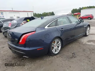 2017 Jaguar XJ Portfolio z VIN SAJWJ2GD0H8W12466, wystawiony jako IAAI lot #40488243 z przebiegiem 41 687 mil mil oraz . Historia ofert i sprzedaży dostępna na DreamBid. Obrazek 4.