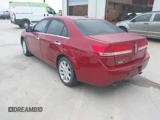 2010 Lincoln MKZ z VIN 3LNHL2GC2AR627799, wystawiony jako IAAI lot #42380024 z przebiegiem Nie podano mil oraz . Historia ofert i sprzedaży dostępna na DreamBid. Obrazek 3.