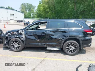 2018 Toyota Highlander SE with VIN 5TDJZRFH6JS496061, listed as a IAAI auction lot 42438105 with 76,637 mi miles and . Bid and sale history available at DreamBid. Image 14.