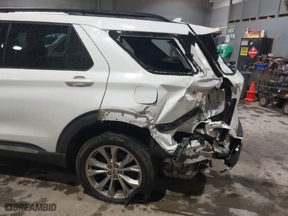 2020 Ford Explorer XLT with VIN 1FMSK8DH0LGC72332, listed as a IAAI auction lot 41298896 with 49,361 mi miles. Bid and sale history available at carsss.com. Image 6.