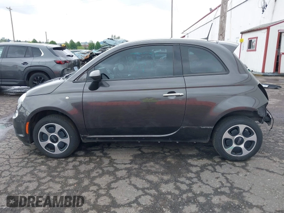 2017 FIAT 500e z VIN 3C3CFFGE5HT697541, wystawiony jako IAAI lot #42139647 z przebiegiem 61 623 mil mil oraz . Historia ofert i sprzedaży dostępna na DreamBid. Obrazek 15.