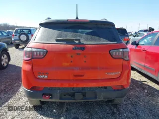 2018 Jeep Compass Trailhawk with VIN 3C4NJDDB4JT336745, listed as a IAAI auction lot 41898924 with 94,471 mi miles and . Bid and sale history available at carsss.com. Image 16.
