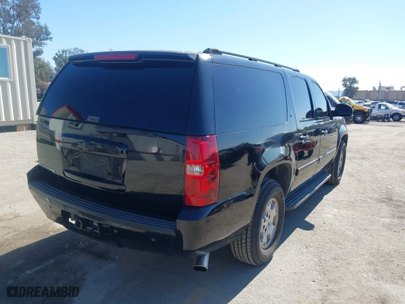 2007 Chevrolet Suburban LT with VIN 3GNFC16J07G243215, listed as a IAAI auction lot 41631673 with 200,990 mi miles. Bid and sale history available at carsss.com. Image 4.