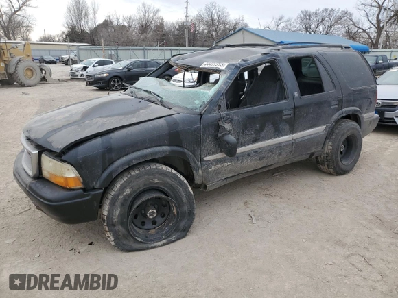 1998 GMC Jimmy SLT with VIN 1GKDT13W1W2540604, listed as a Copart auction lot 44431915 with Not Provided miles and Non Repairable. Bid and sale history available at carsss.com. Image 1.