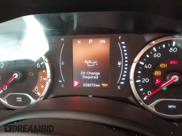 2020 Jeep Renegade Latitude with VIN ZACNJABB1LPL32998, listed as a IAAI auction lot 41277587 with 223,272 mi miles. Bid and sale history available at carsss.com. Image 7.